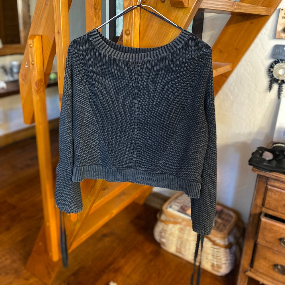 GRAY HOLLISTER SWEATER
